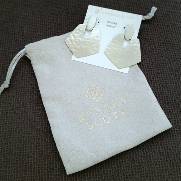 Kendra Scott "Finch" Drop Earrings in Rhodium🤍 - Picture 1 of 16